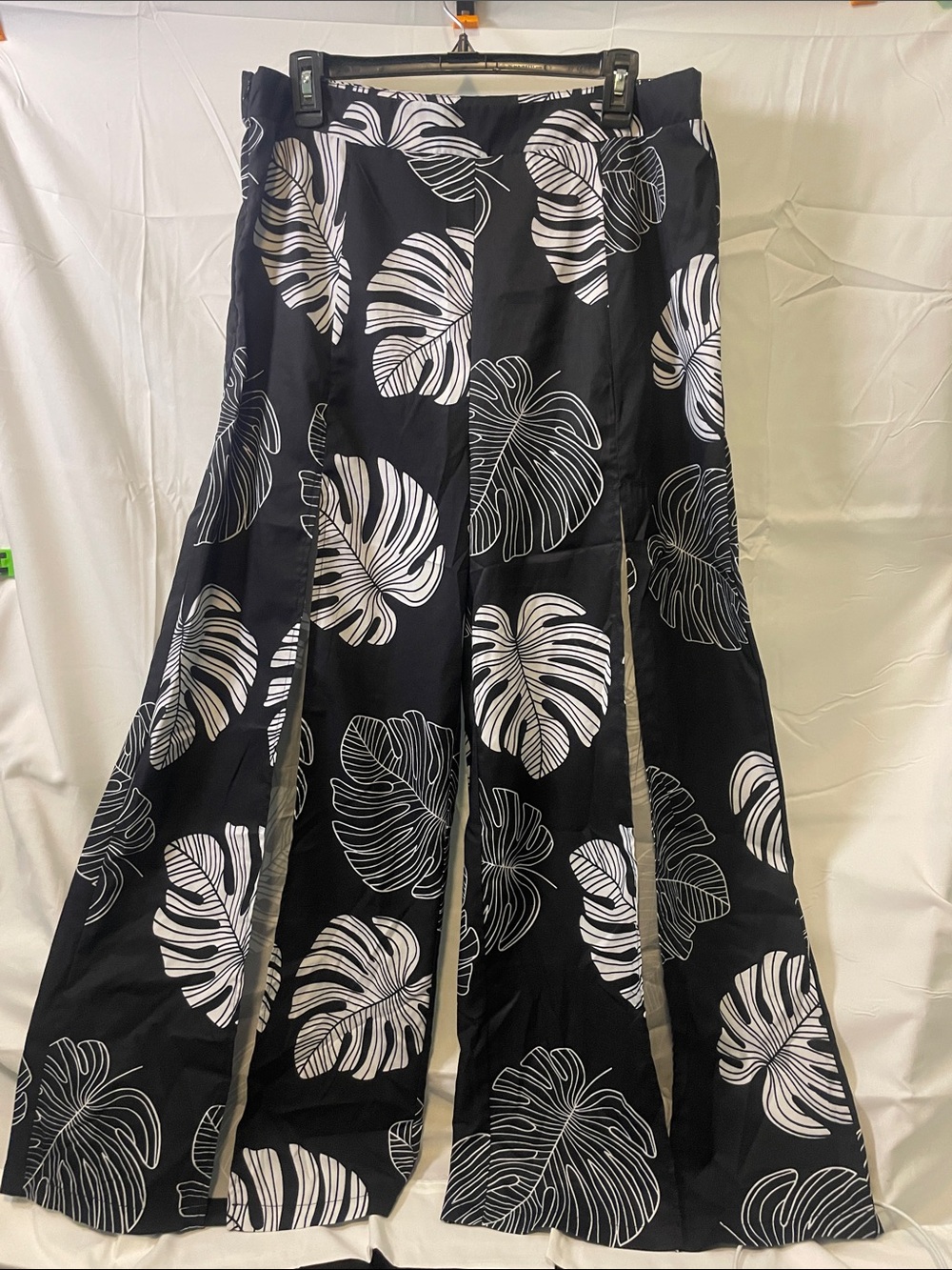 Chic Black & White Leaf Print Wide-Leg front slit Pants